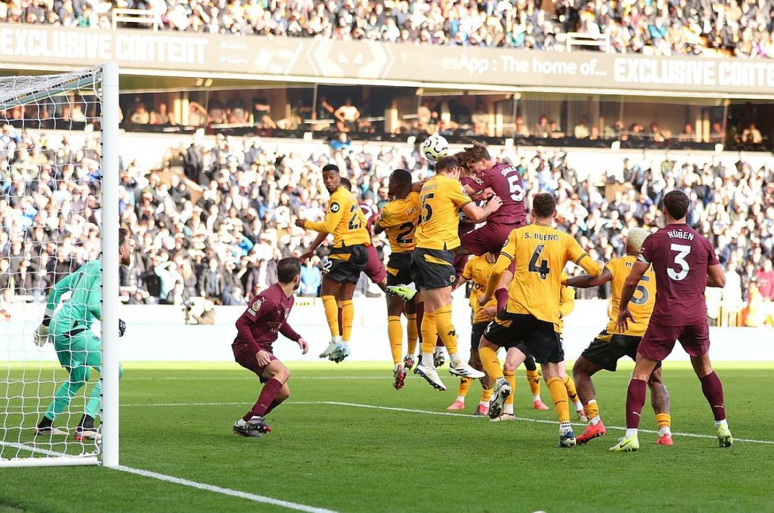 曼城2-1逆转狼队，格瓦迪奥尔世界波，斯通斯绝杀在英格兰足球顶级联赛第8轮的较量