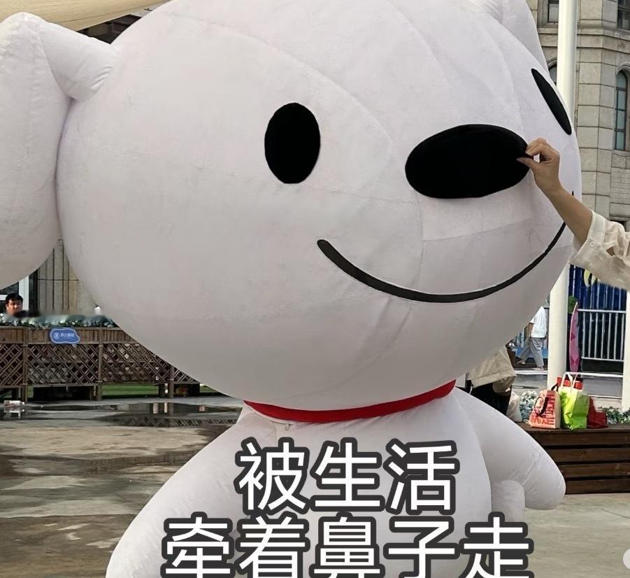 笑晕，现在直 播 间都成竞技场了？刚围观了半小时，有个姐妹拿着手机冲上去比价破壁