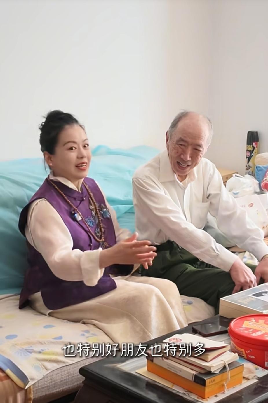 许妈视频中跟叔叔的一段对话，谣言不攻自破。

长期以来，网上一直有人说许姚把自己