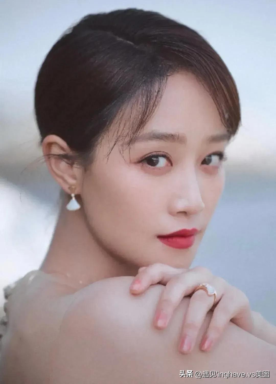 蓝盈莹美女气质好自然美