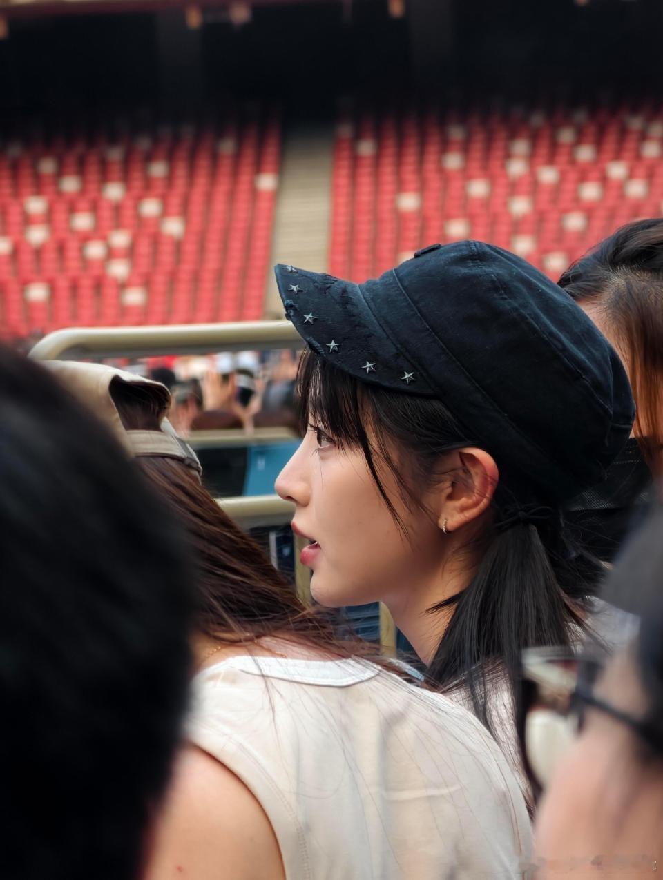 又能听林俊杰又能看田曦薇，谁命这么好[抓狂]田曦薇看林俊杰演唱会 ​​​