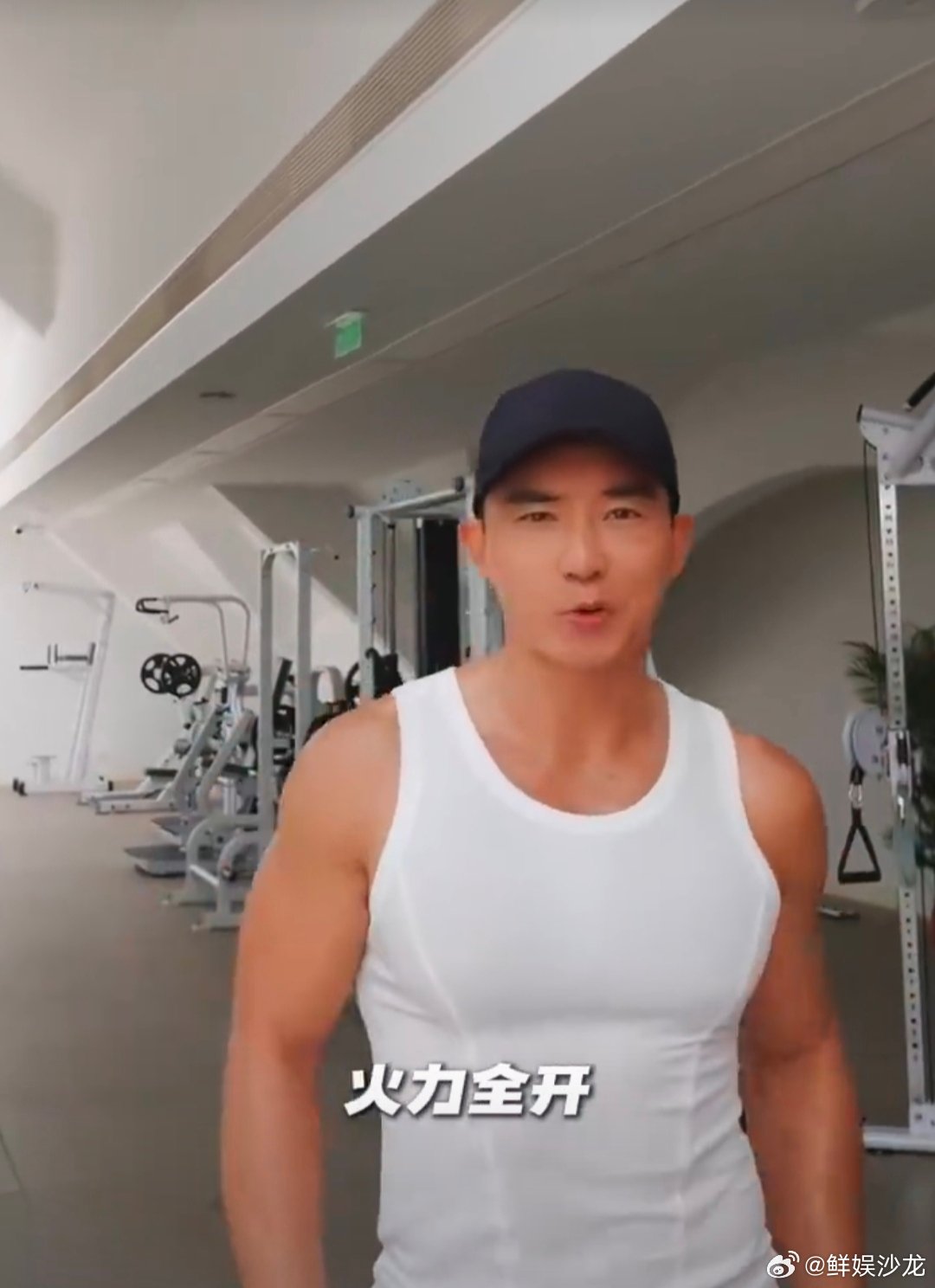 刘畊宏披哥力量操刘耕宏披荆斩棘专属健身教练 披哥后台欢乐时刻！刘畊宏开启力量操小