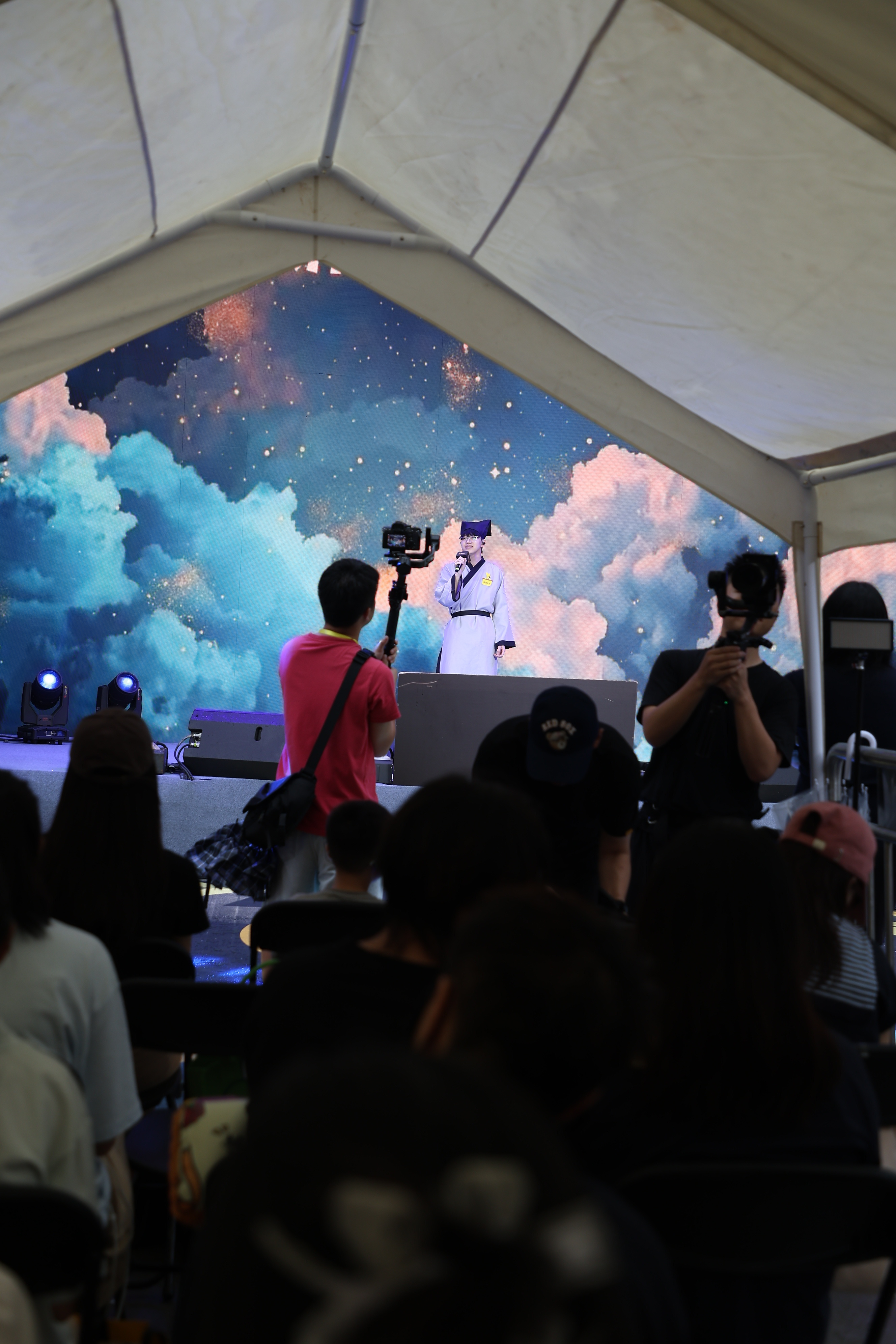长沙街头不缺观众今天互联网是不是在线下开年会了？？🤣美团会员KTV大赛现场含梗