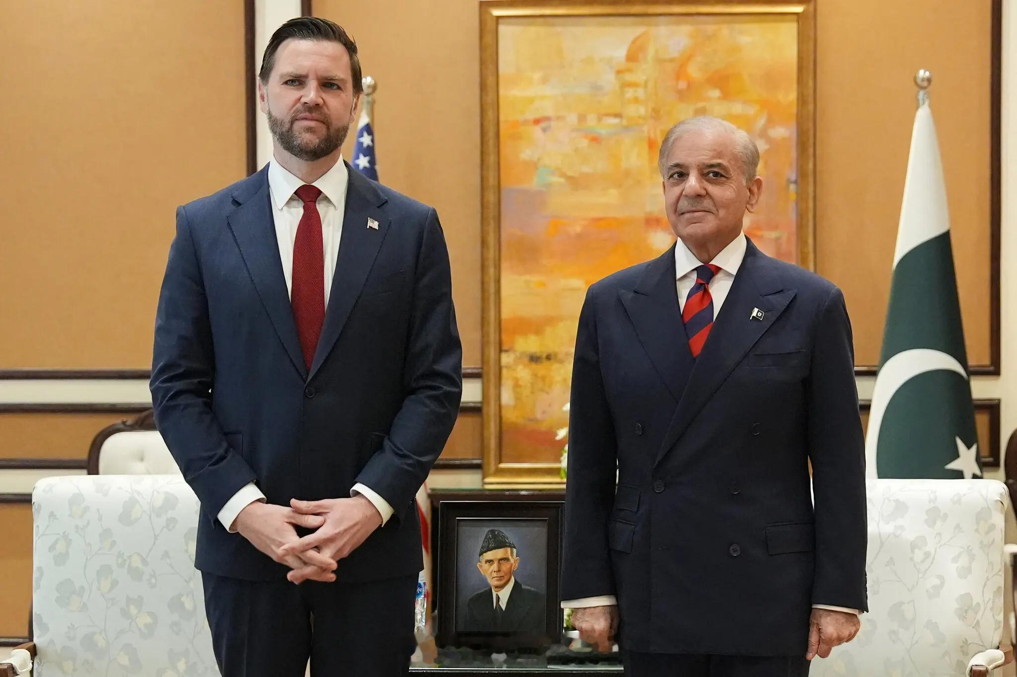 JD Vance截至到现在已经在伊斯兰堡举行会谈的塞雷娜酒店停留了将近10个小时