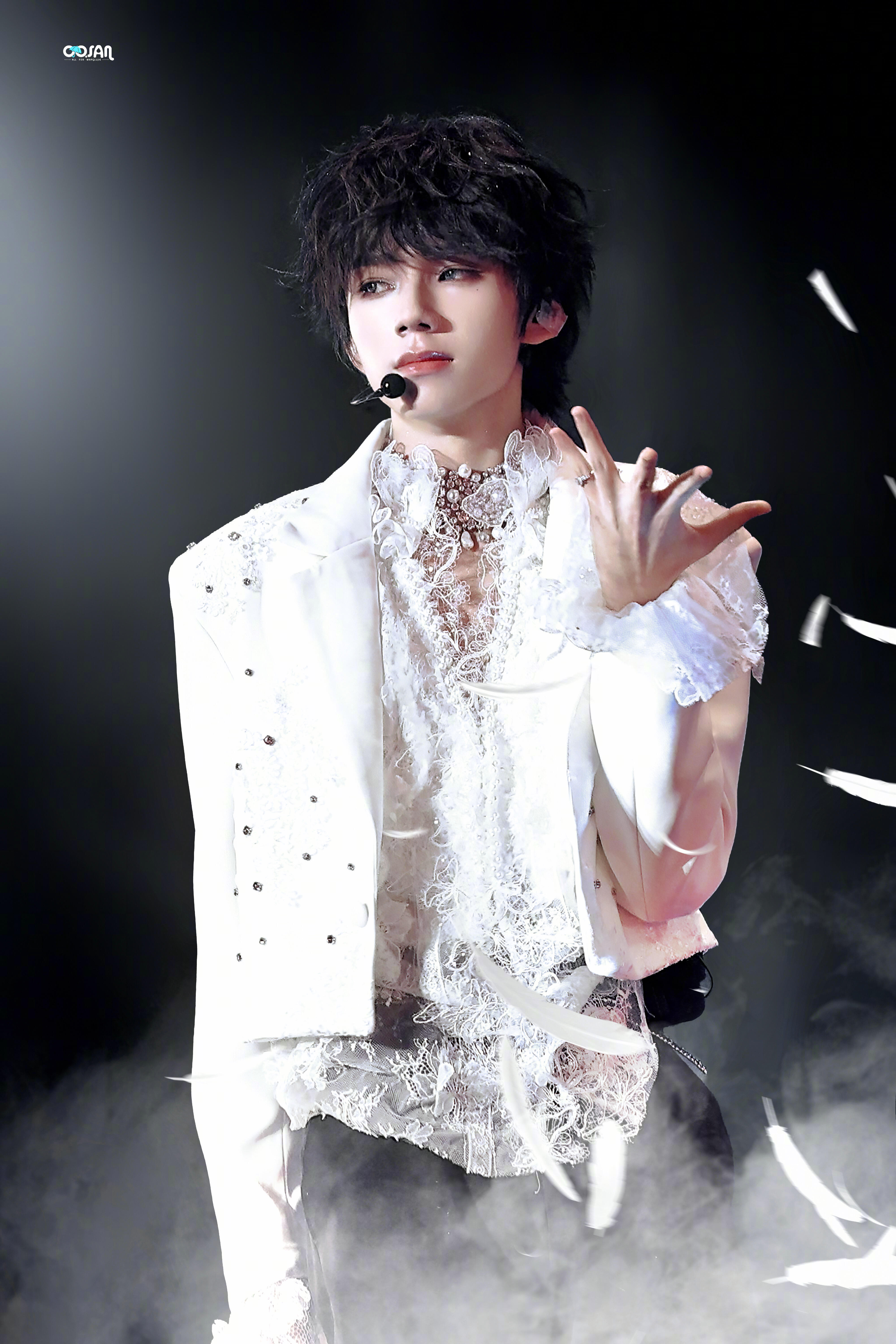 王橹杰上榜2025微博超话综合热度top20.王橹杰每一张都像画报王橹杰就是这样