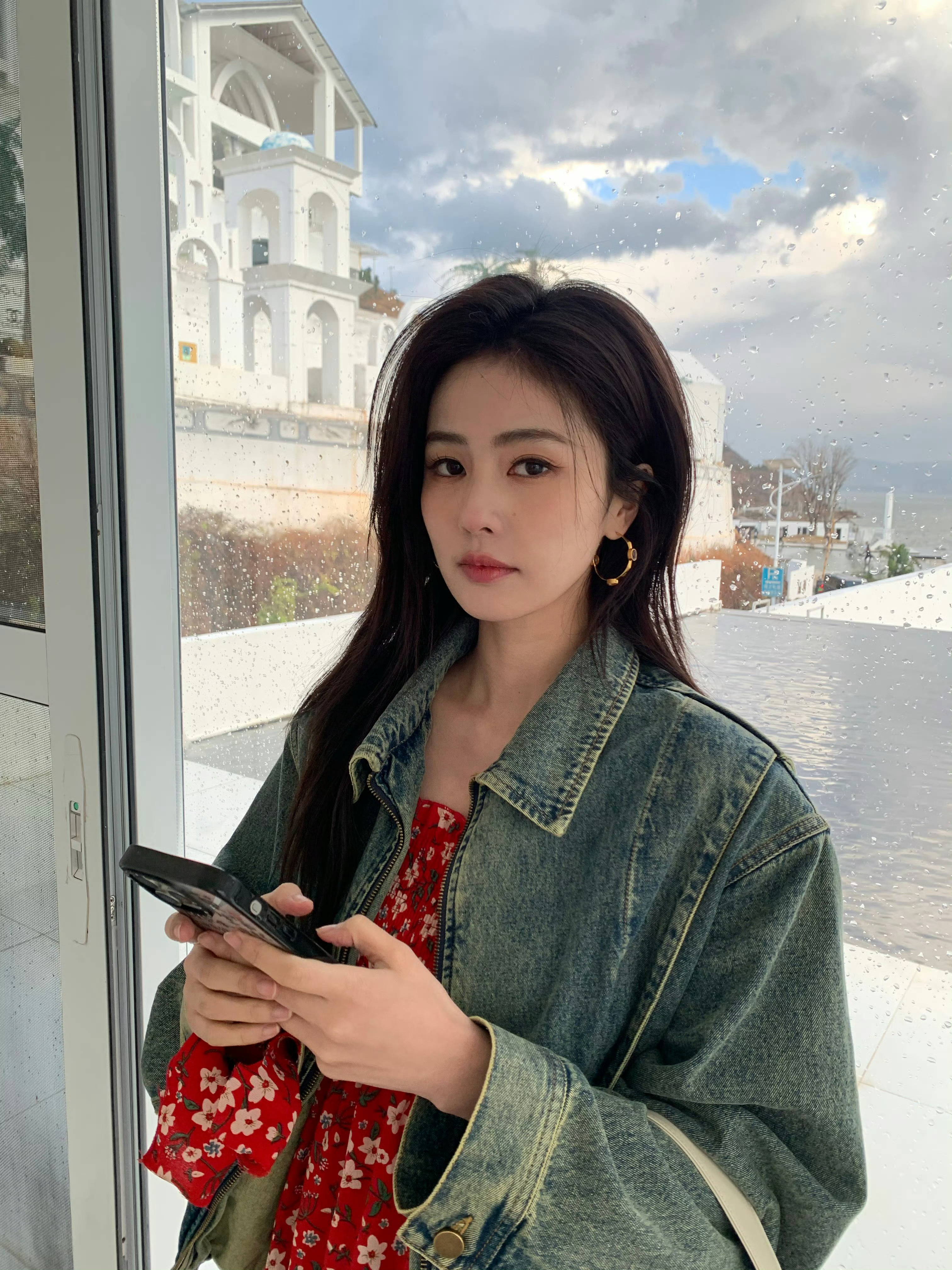 白鹿  白鹿王韵娜 白鹿开到荼蘼 你在我面前永远都闪闪发光，就像整个宇宙的星光都