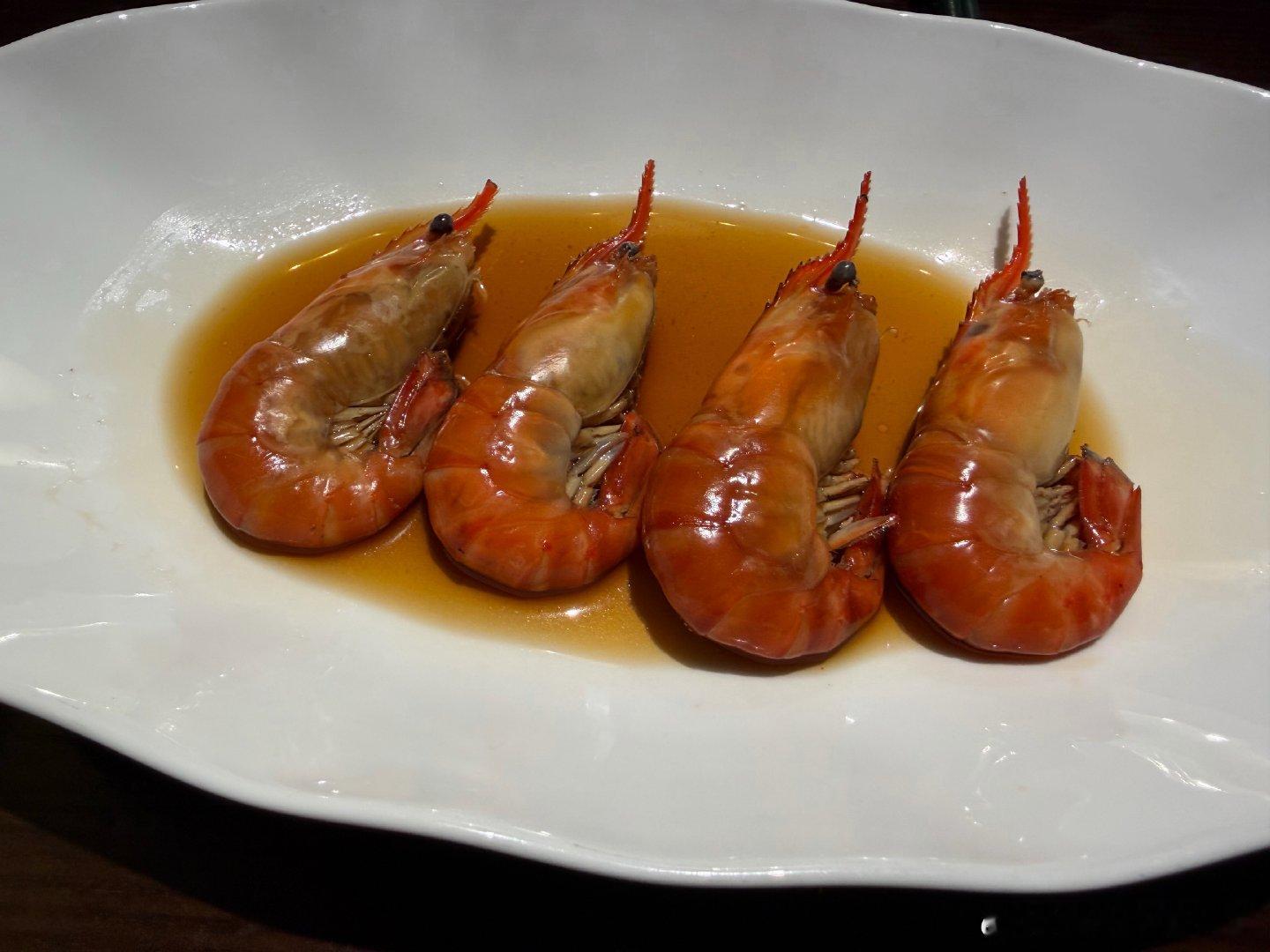 恰饭恰饭今天中午恰智己ls8 的饭场地试驾完往餐厅走碰上了刚吃完饭出来的一拳超人