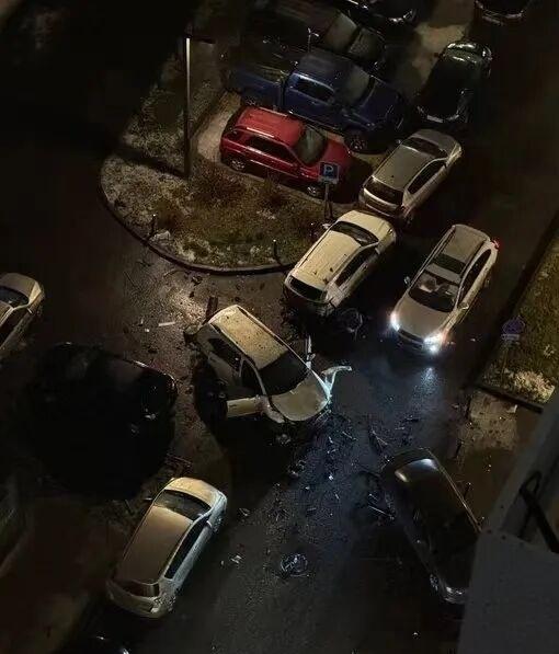 乌克兰杀红了眼，但在战场上，乌军除了惨烈战斗然后撤离外，别无他法。​

​乌克兰