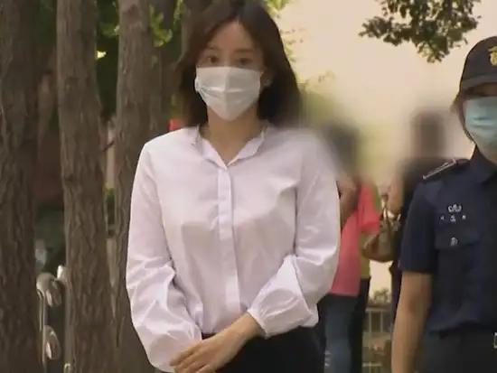 如何看待黄荷娜在柬埔寨被逮捕黄荷娜因涉毒、洗钱等多项指控在柬埔寨被捕，是跨国犯罪