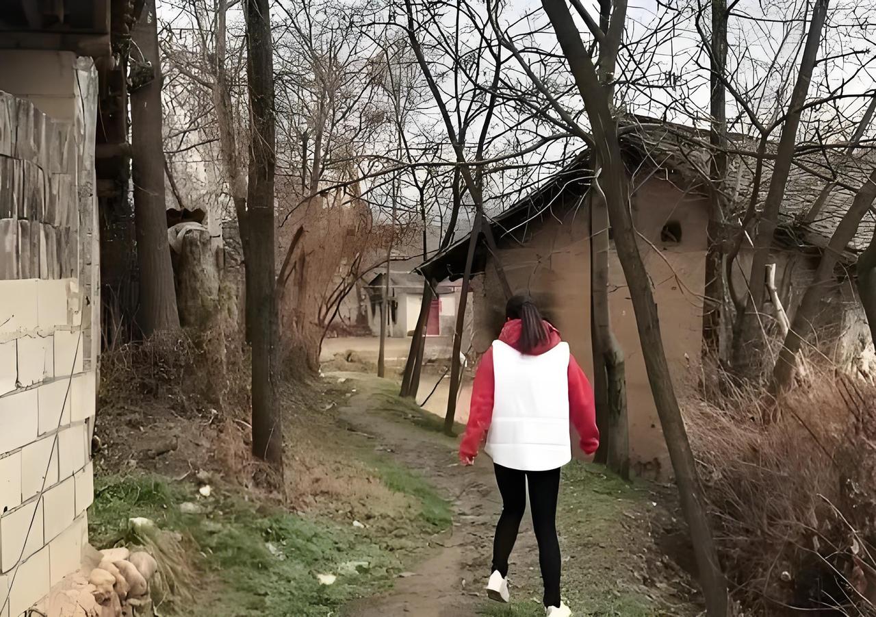 农村吃绝户有多吓人？吃到连骨头都不吐，亲叔叔最狠心！

我家左邻原来是一户父女相