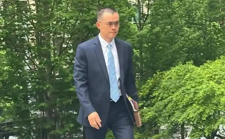 你可以怀疑他爱国的情商，请不要怀疑他的智商 

千万别把赵长鹏当成冤大头，能在十