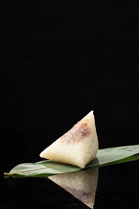 我吃甜粽子！咸粽子那味道，真的很难让我接受。甜粽子的魅力太大了，就说经典的豆沙粽