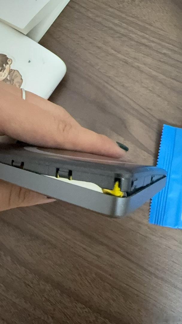 ？我才发现我充电宝炸了 