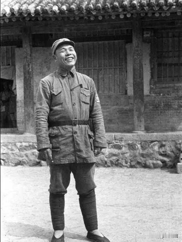 王长江，一位八路军将领，曾在冀中军区担任警备旅旅长，立下赫赫战功。然而，他的命运