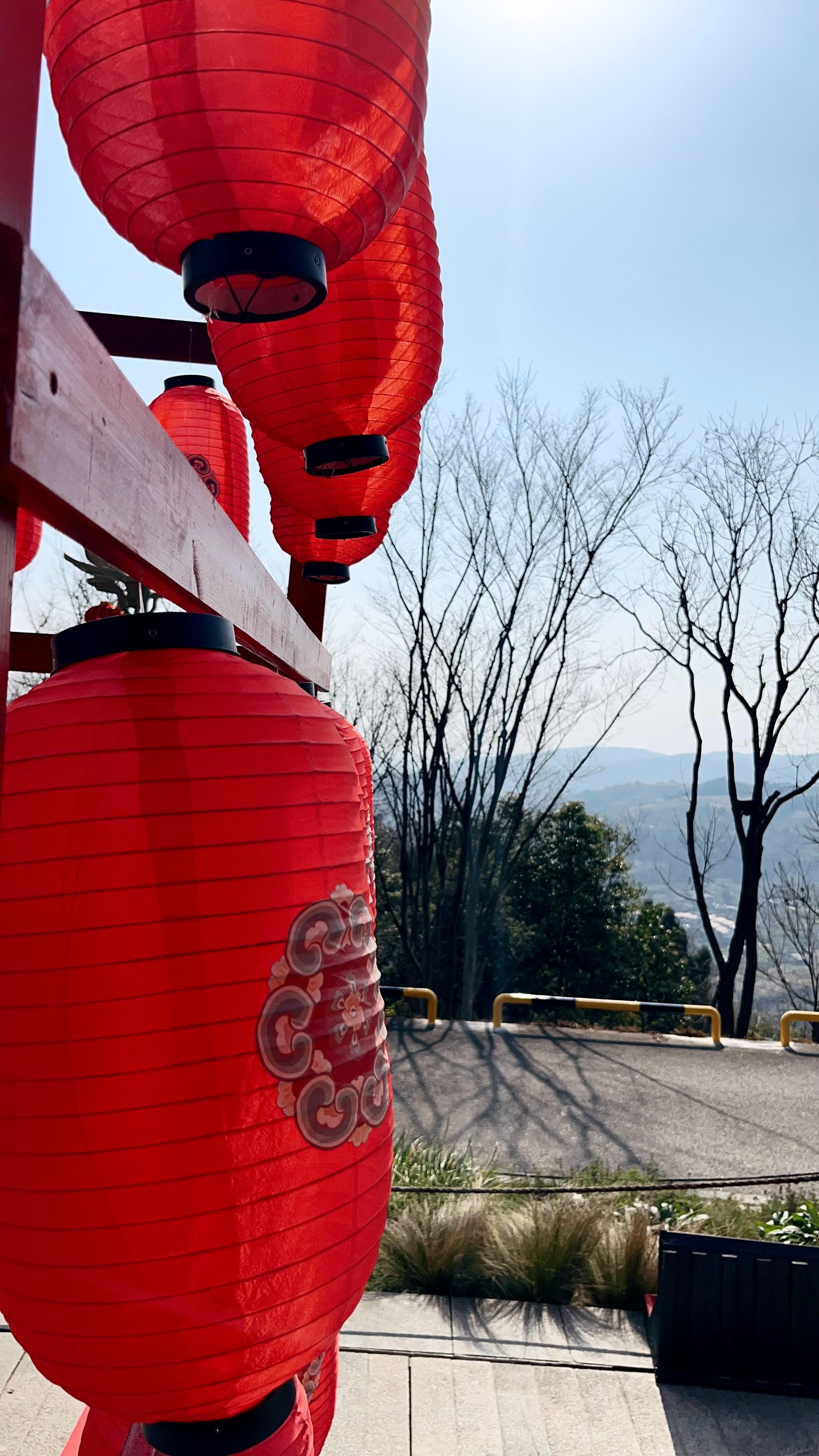 四川年味  成都年味 大年初一，宜登高望远❗️山高水长藏氤氲，拨开云雾透蓝天[太