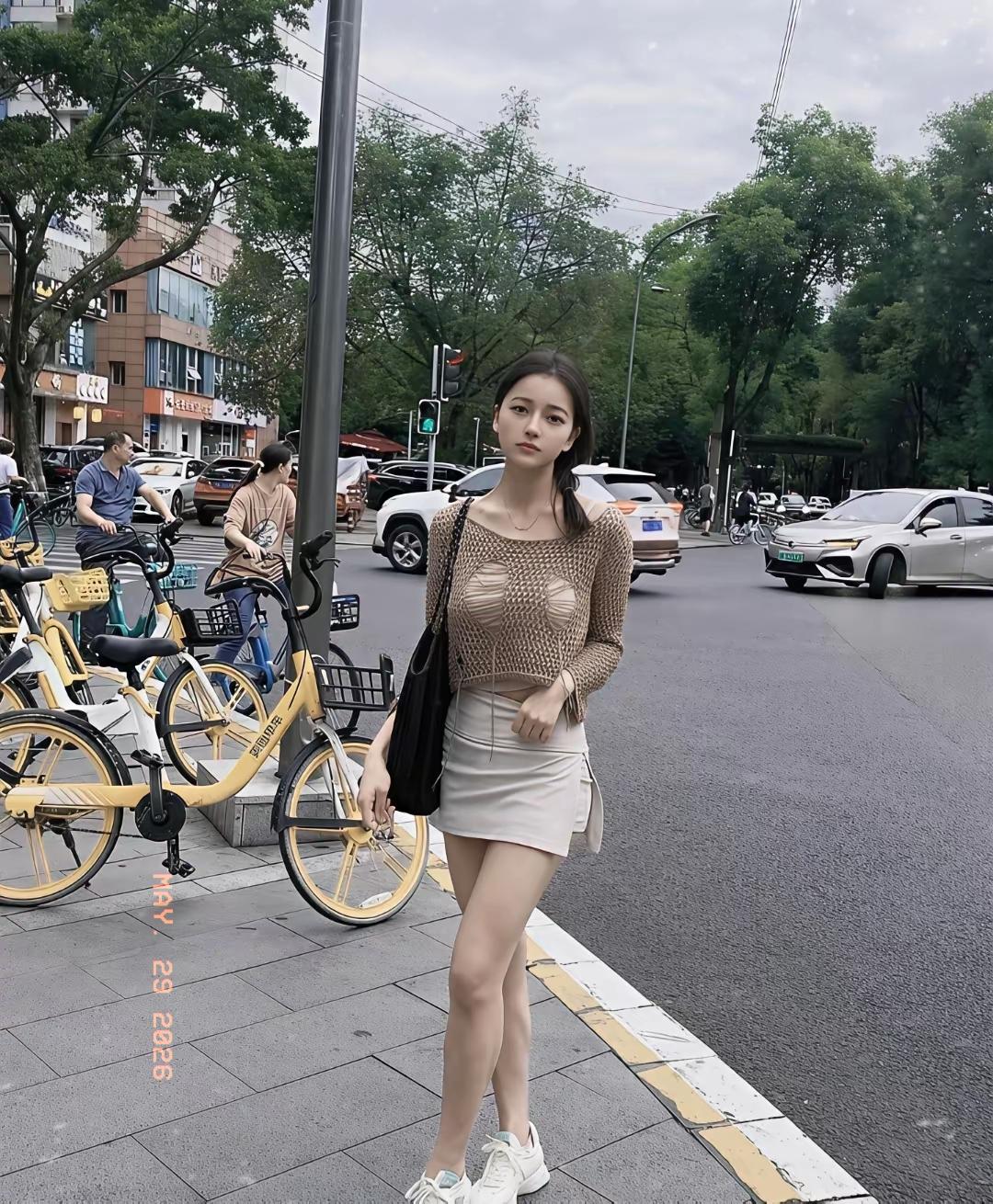 这件衣服很有设计巧思。
魅力大方穿搭 场合吸睛穿搭 精致设计感穿搭 别致设计感穿
