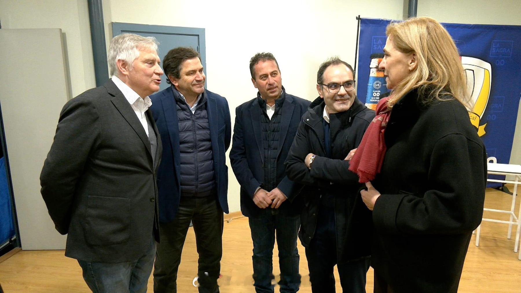 西班牙王室 12月21日，克里斯蒂娜公主和大儿子胡安、三儿子米格尔、米格尔的女友