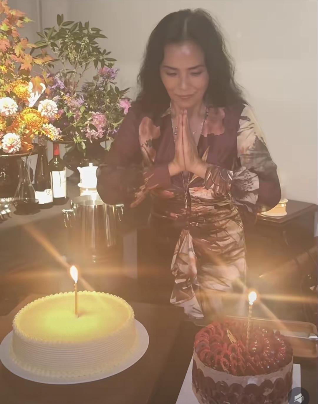 韦唯真是太幸福了，虽然说年轻时苦点，独自抚养三孩子，现在孩子大了，都很孝顺她。