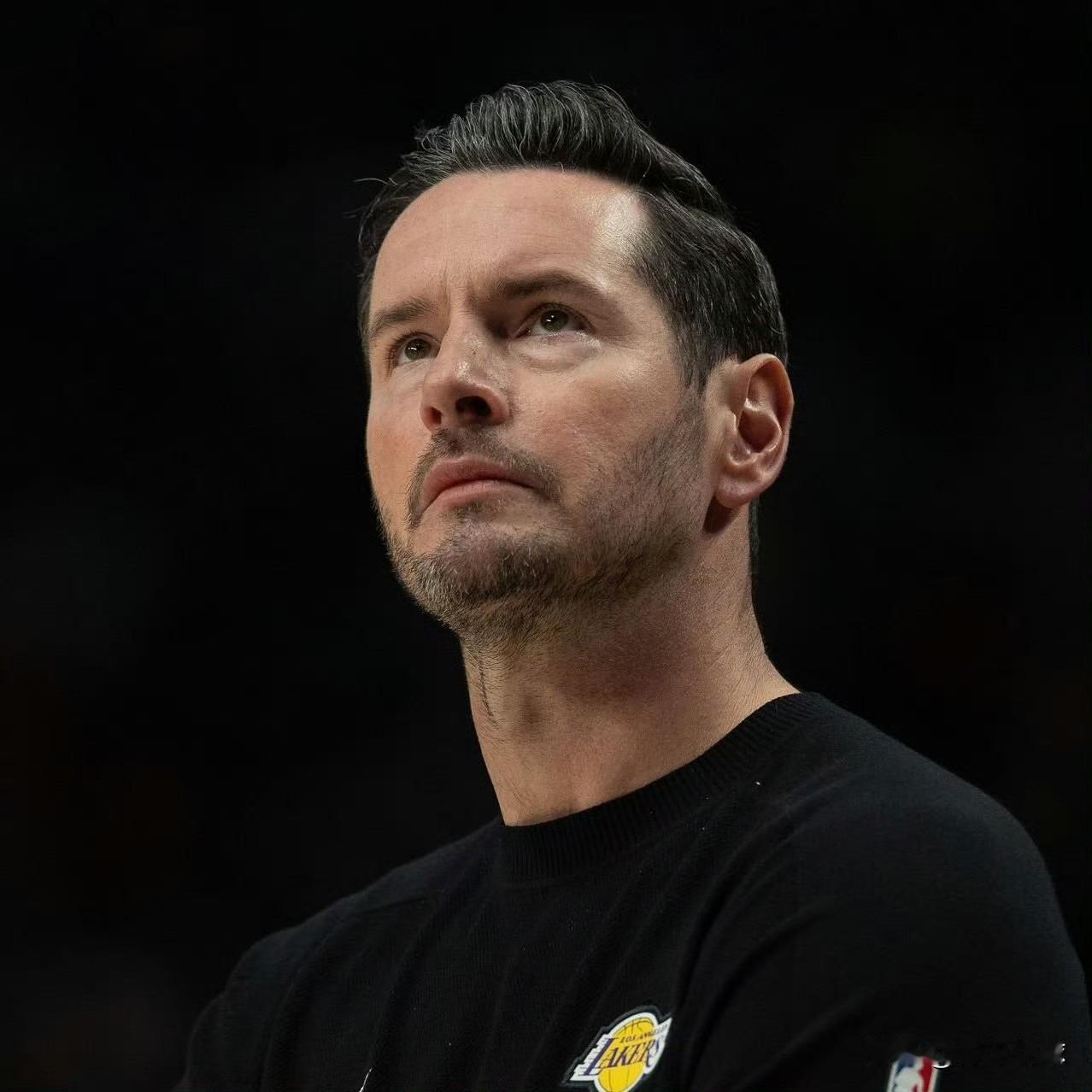 拉长轮换！雷迪克终于开窍了！

今天，湖人队将背靠背挑战猛龙队。赛前，湖人队主教