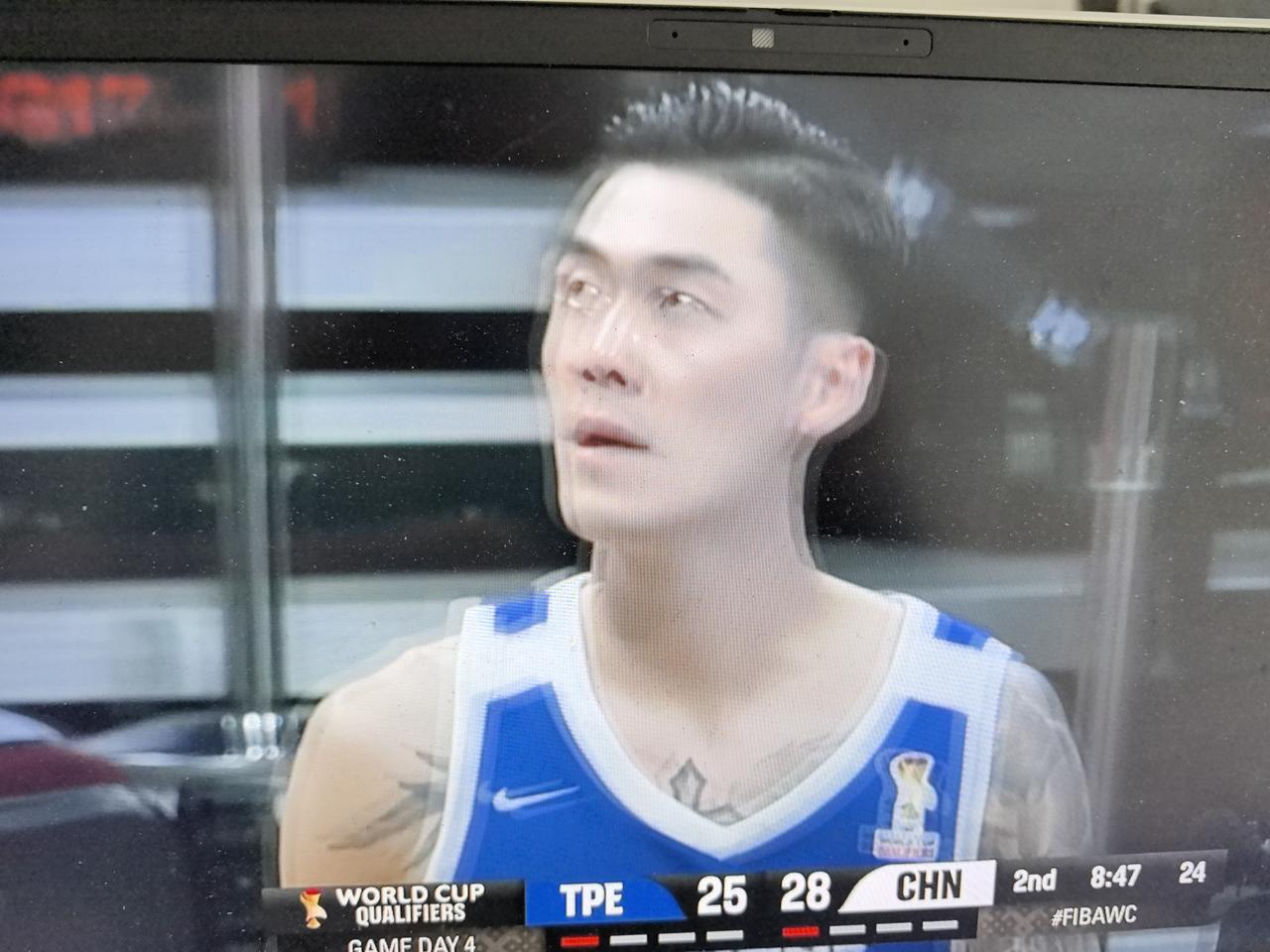 球打得好不好无所谓
比赛赢不赢也无所谓
但是发型必须酷
这就是刘铮……
哈哈哈哈