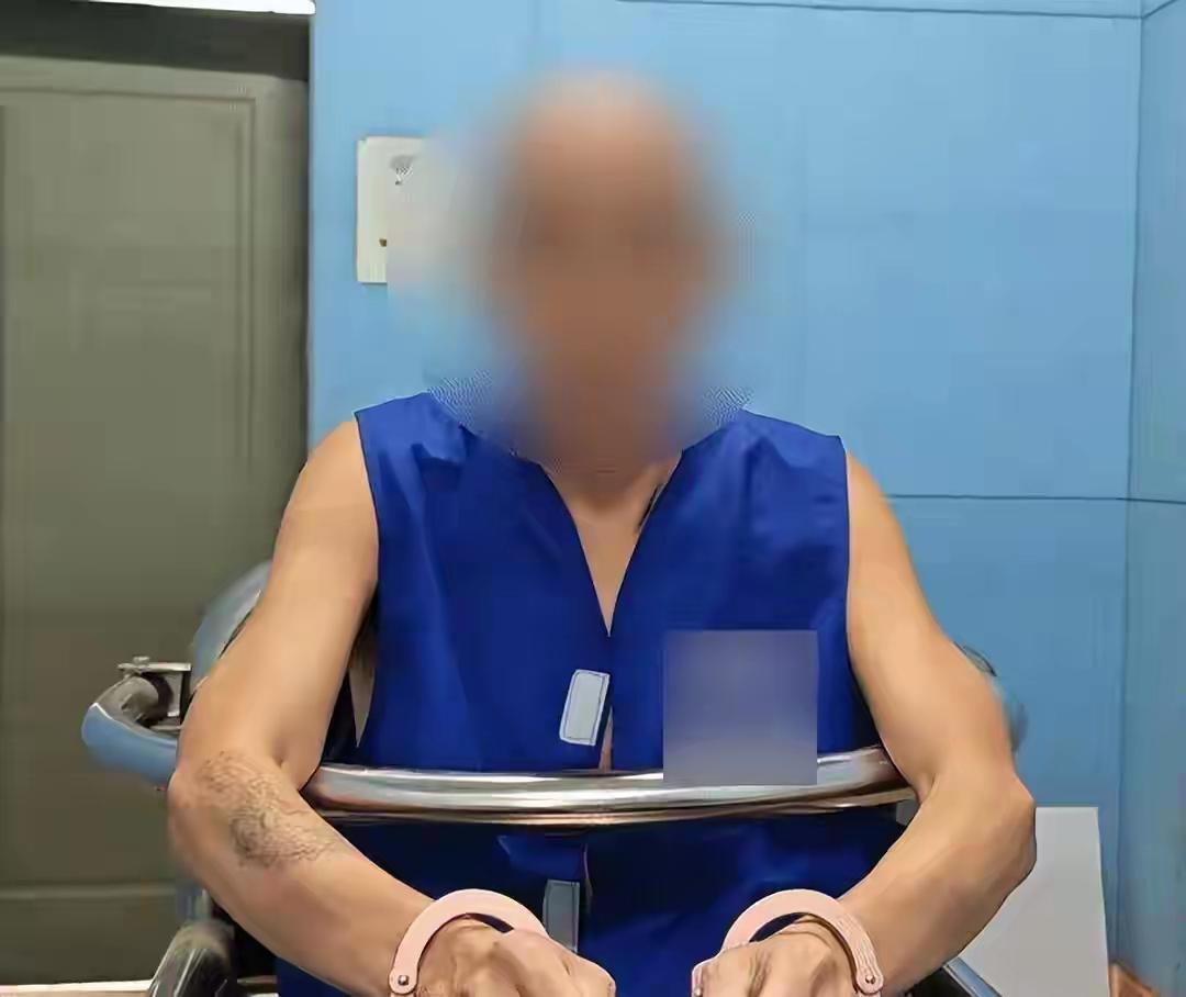 逃亡21年变成“哑巴野人”：只因一句玩笑杀人，他在深山把自己活成了野人。

“我