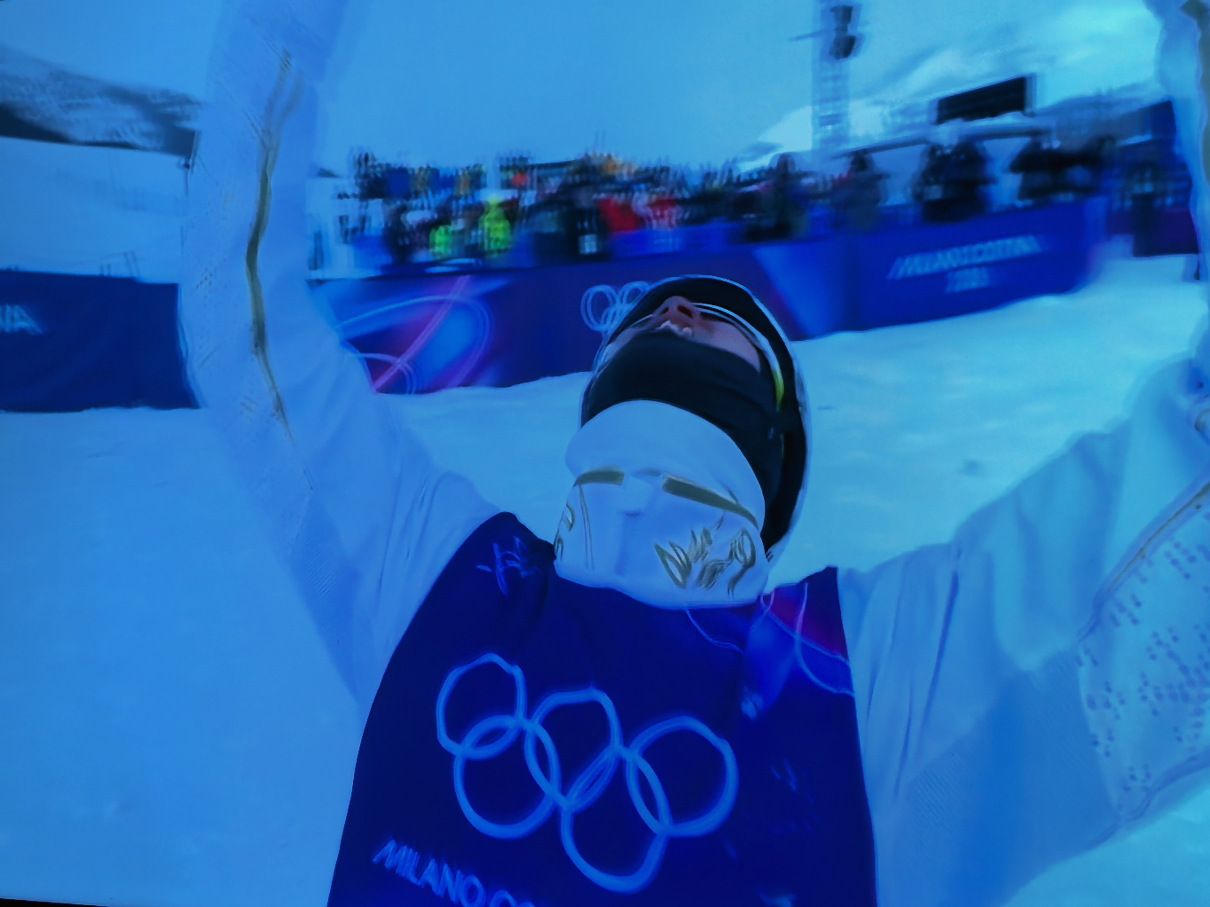 王心迪金牌太牛了振臂欢呼，在获一金！！ 