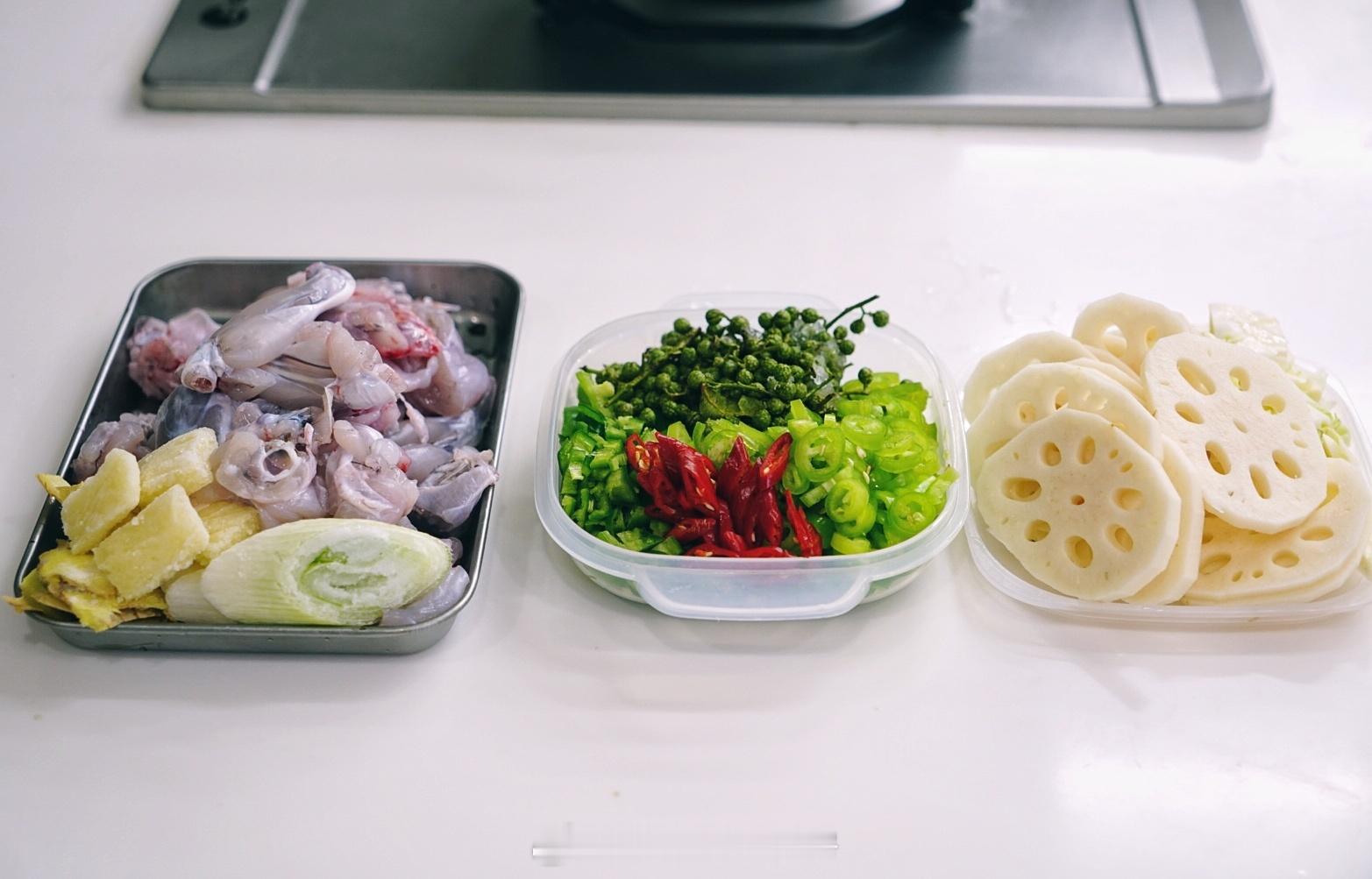 🍚藤椒牛蛙锅牛腩藕汤包菜沙拉#乐趣厨房食谱# ​​​