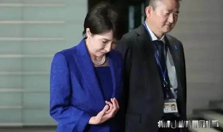 中国有俗话:“拍马屁别拍到马脚上”。
赖清德居然不听祖宗衷言，拍高市早苗马屁，拍