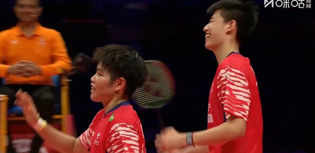 国羽混双冲冠！凤凰组合力克日本强敌 决赛静候蒋魏组合？2025年世界羽联年终总决