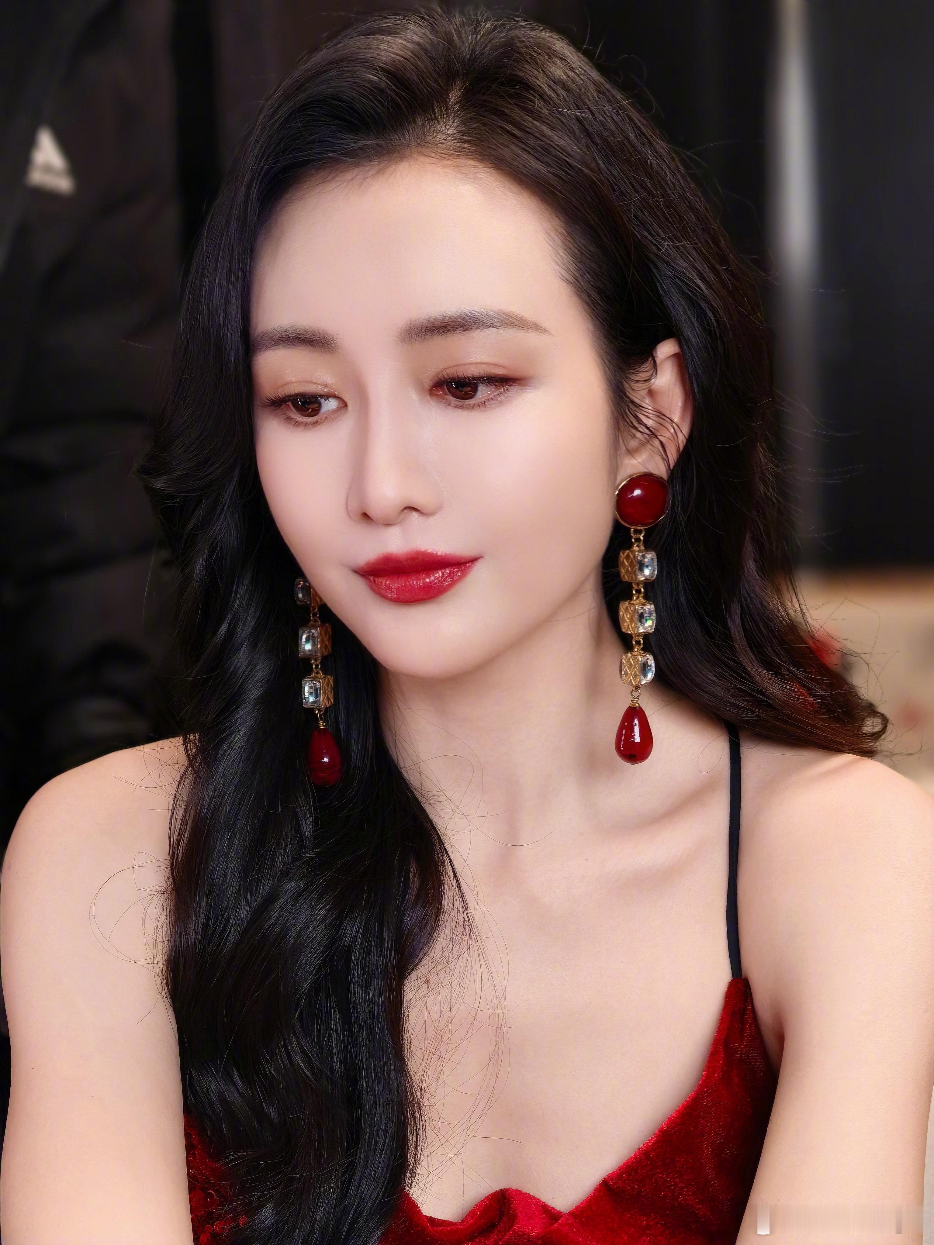 王鸥 诱人的大波浪 