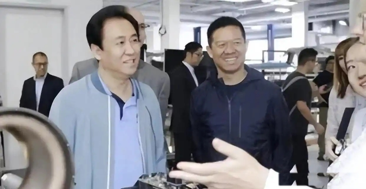 许家印的忽悠能力特别强，马云、张近东、刘銮雄、王文银等大佬，都上过他的当。但说到