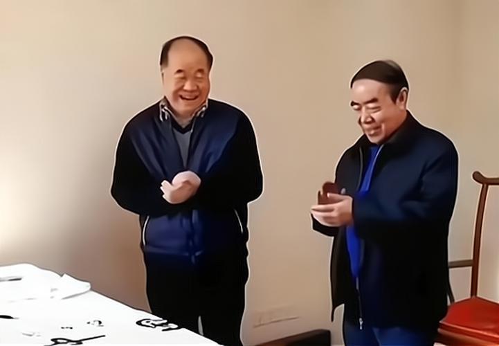 你认为贾平凹先生的书法怎么样沽名钓誉，借名获利，没有什么艺术可言，更没有收藏价值