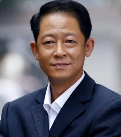 王志文有一段台词：“老鼠偷了人类的大米，人们说它狡猾；人类偷了蜜蜂的蜂蜜，却说它
