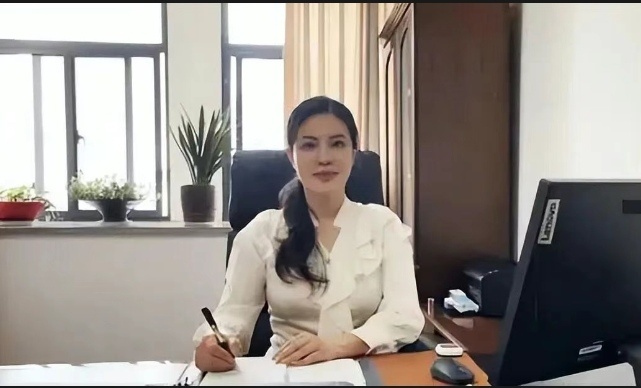 记录者 比李佩霞还美！江西美女局长唐榕星落马，身材傲人，最终结局为何让人意外。江