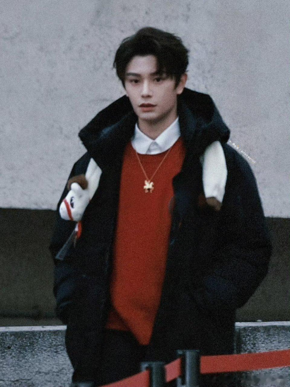 丁禹兮真的建模怪吧！如此随便一拍都是帅照 