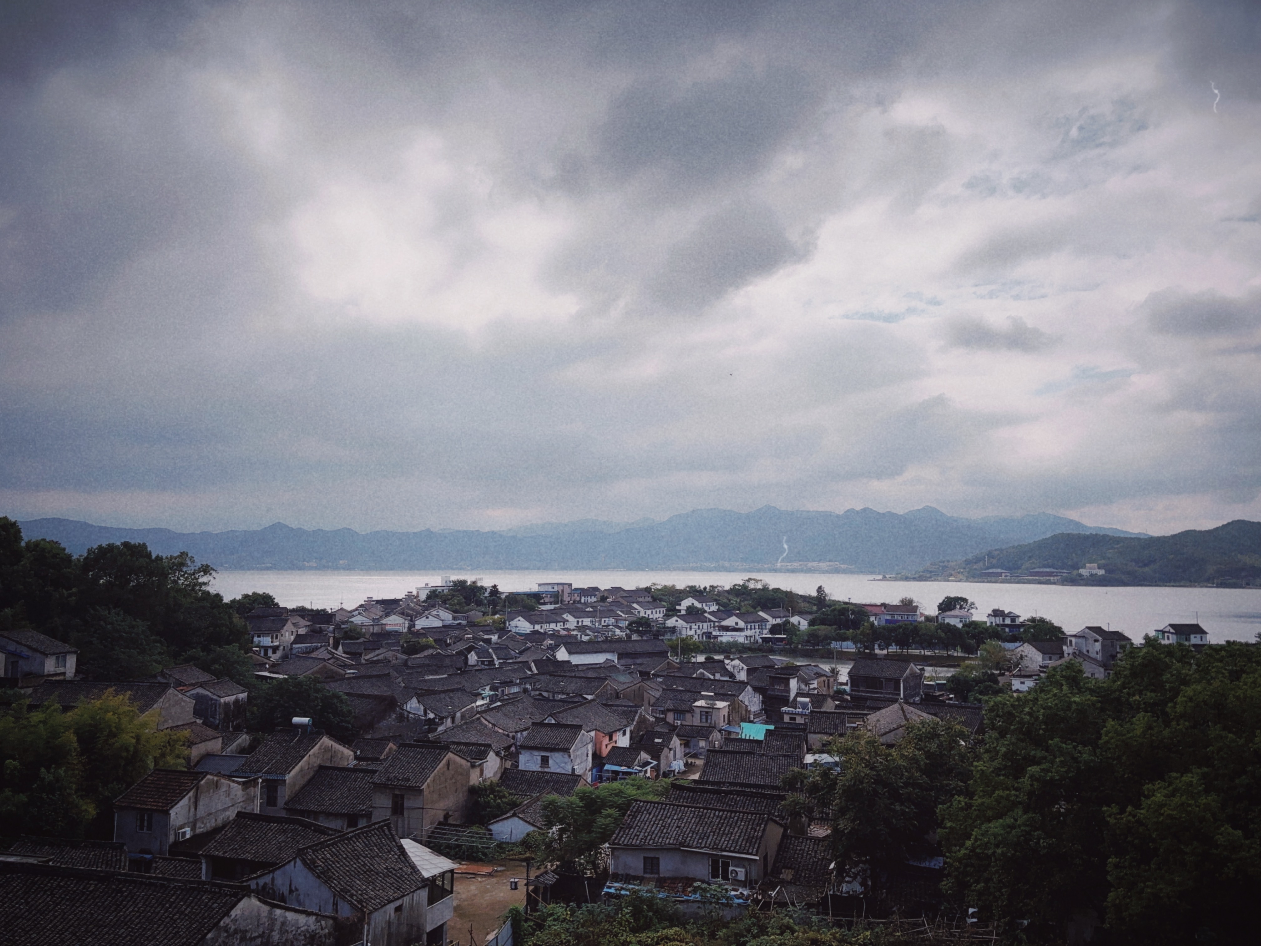 现在小朋友还有秋假，连着周末共休息5天。真好！ 