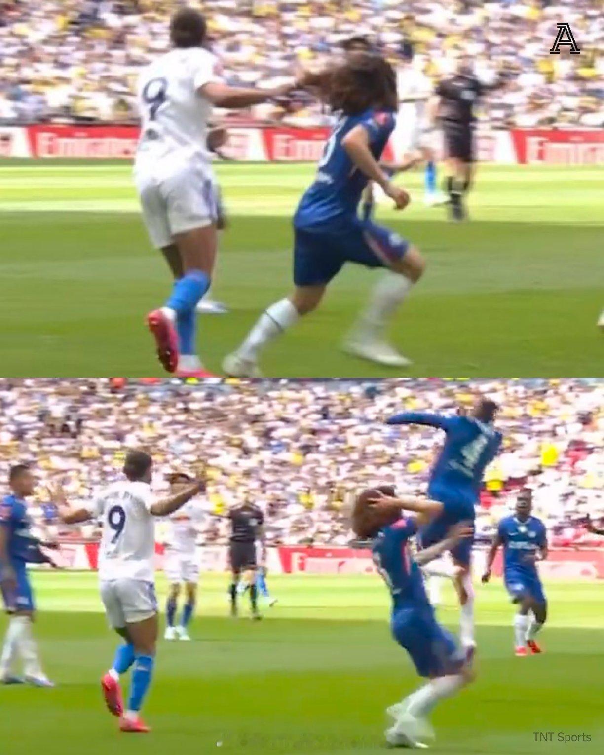 这个故意拽头发的都没有红牌 