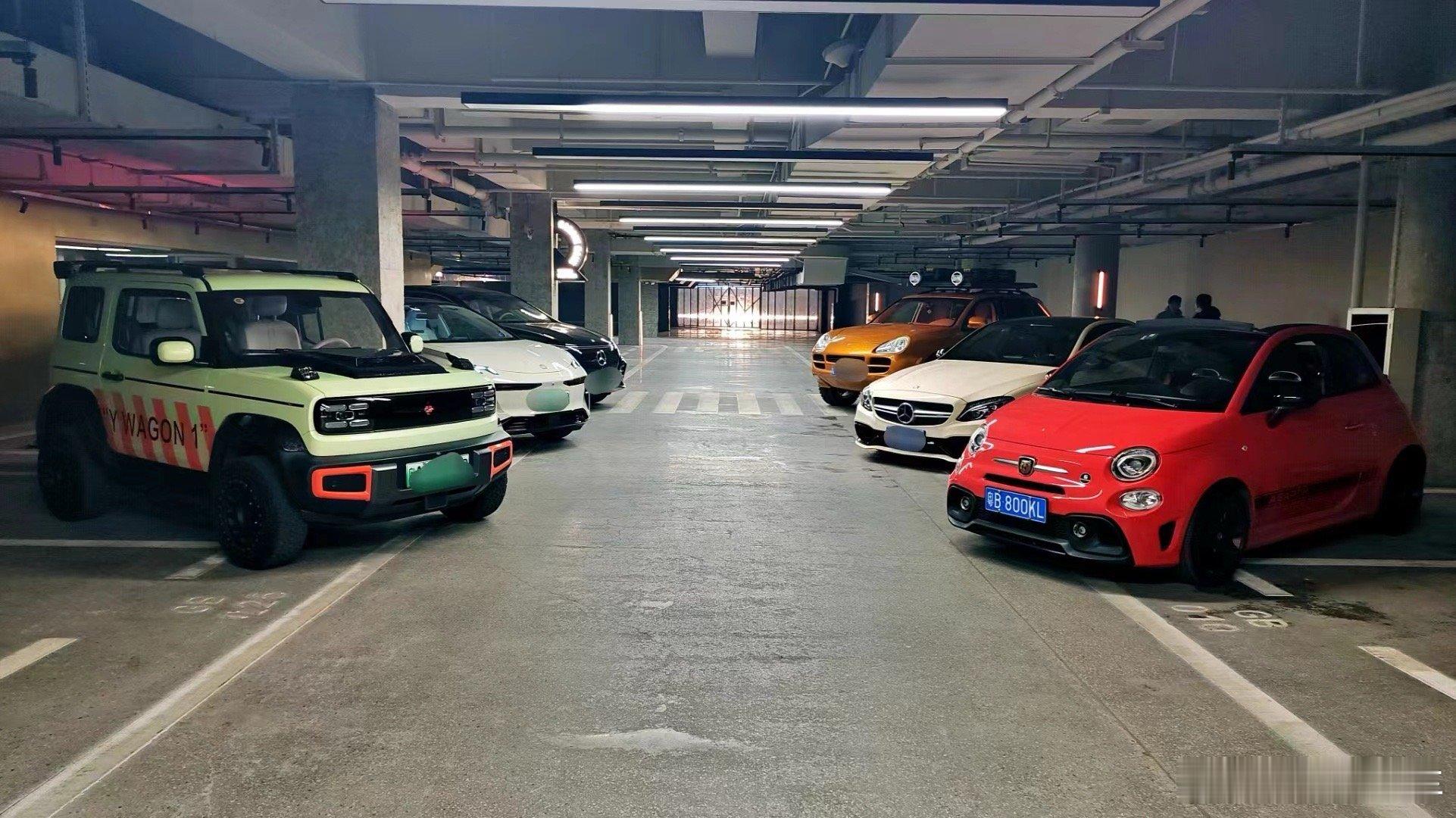 ⚡让目前在手的7台车同框真是件不容易的事，上次拍摄集齐了6台，已经是最多的一次了