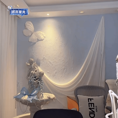 什么东西闪过去了 