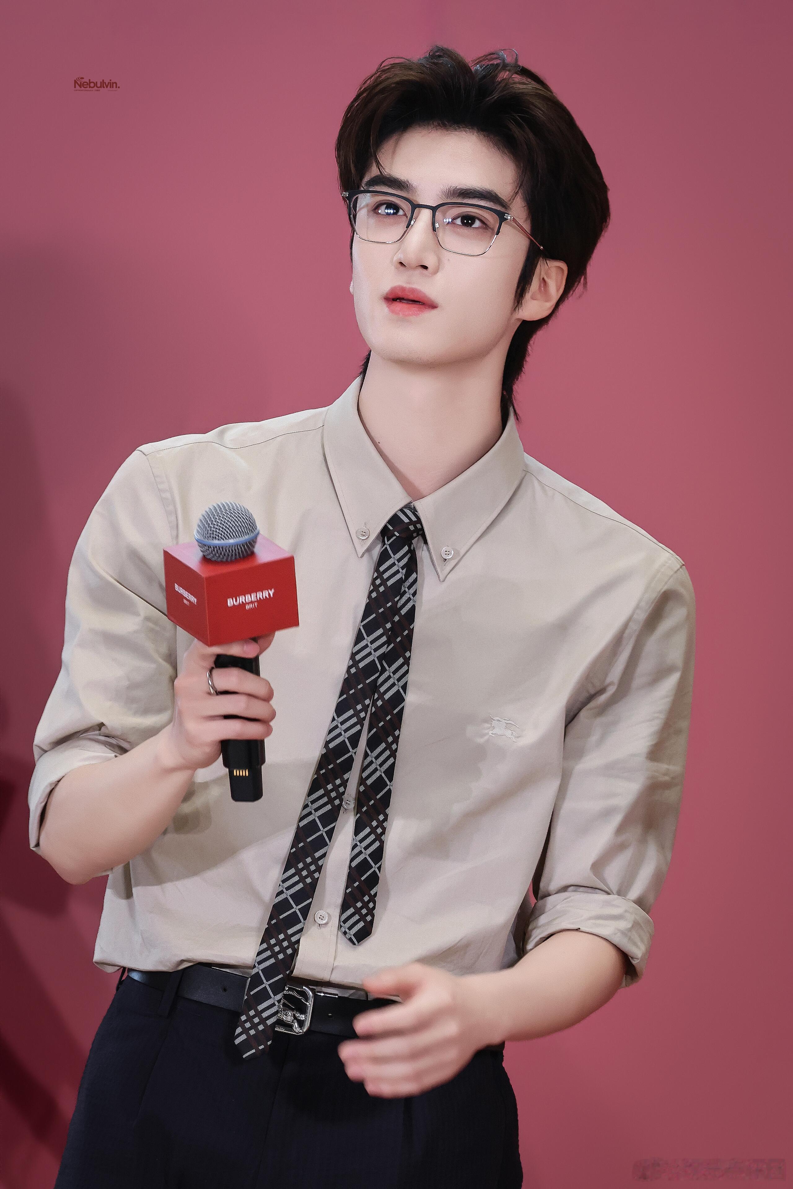 张婧仪张康乐豪门姐弟张老大家颜值真够权威的！张婧仪张康乐这豪门姐弟谁点的？太贵气