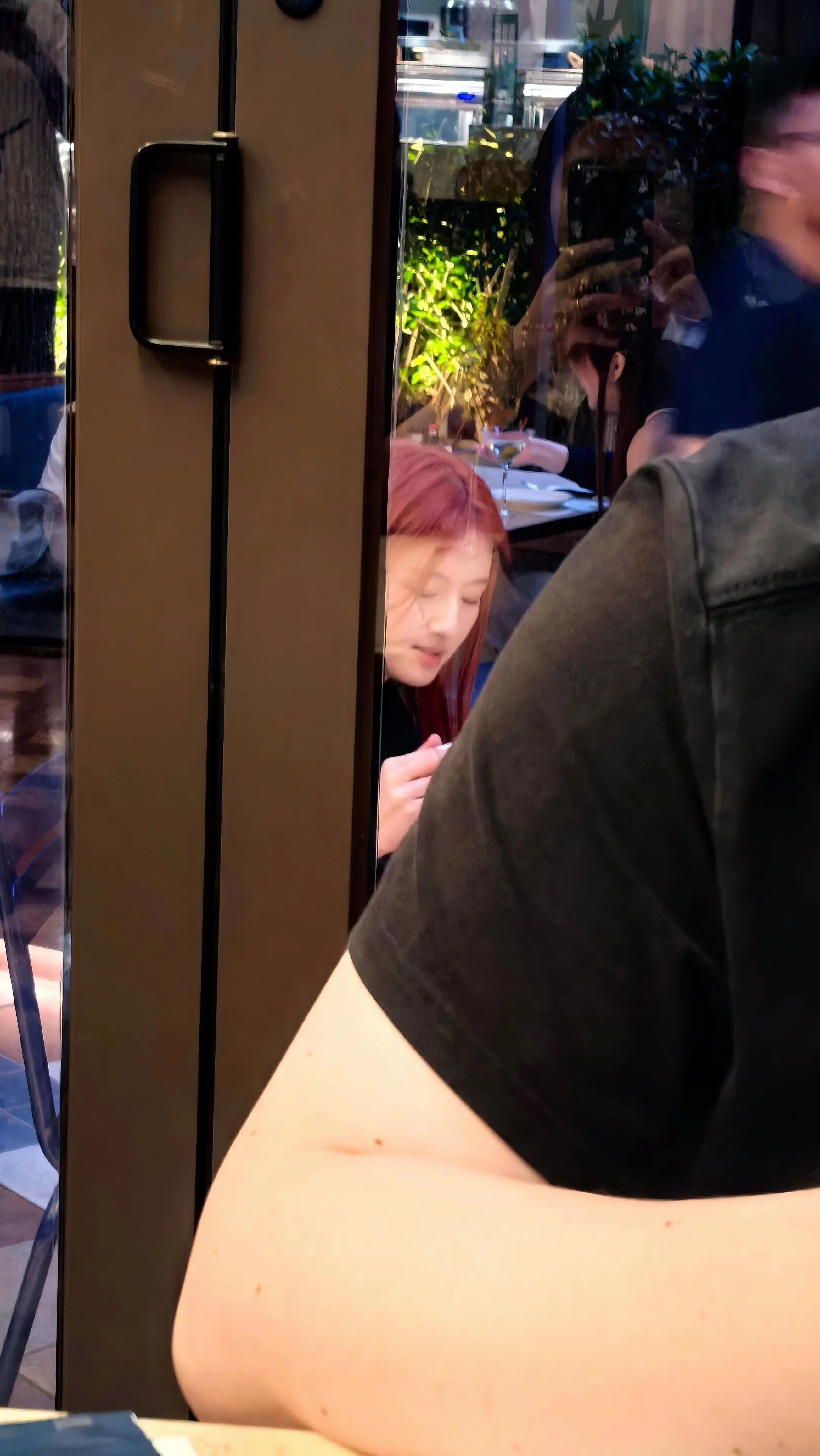 啊啊啊啊啊妹妹染红发了，太帅了吧，有种老娘谁也不在乎的疯感