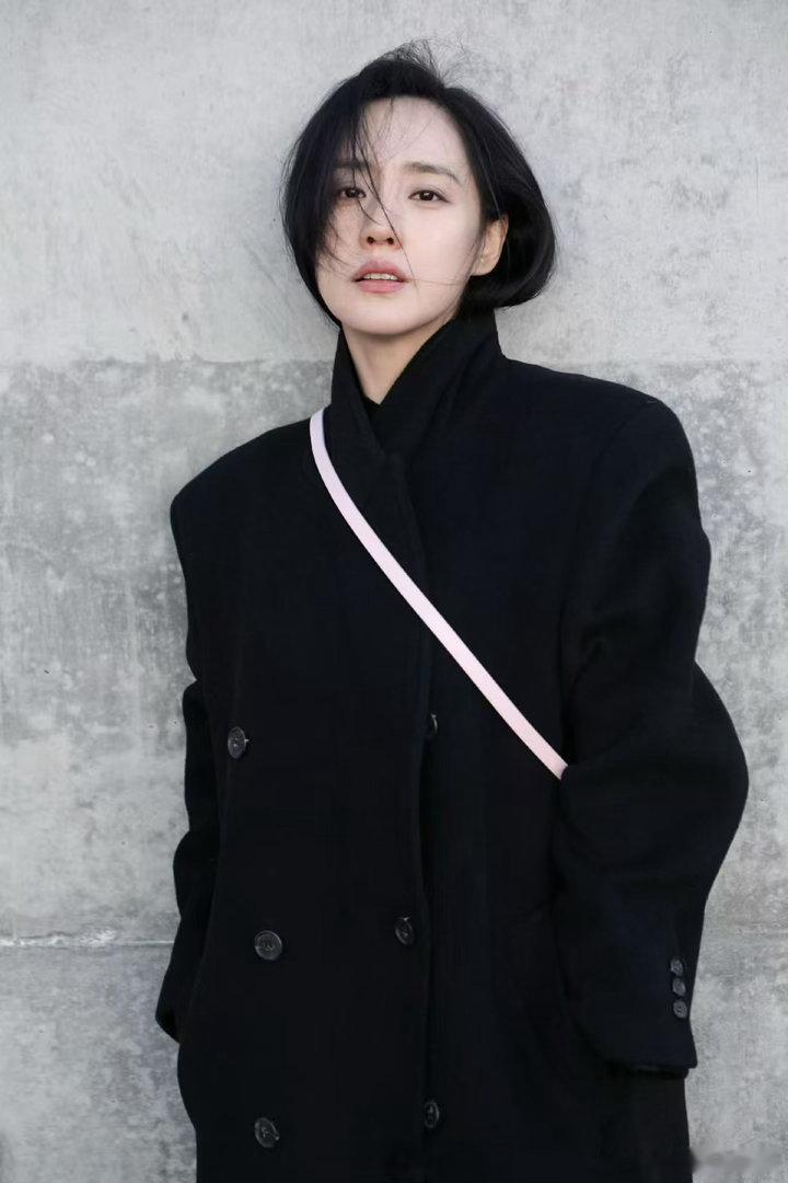 王智 骨子里自带的松弛质感 王智