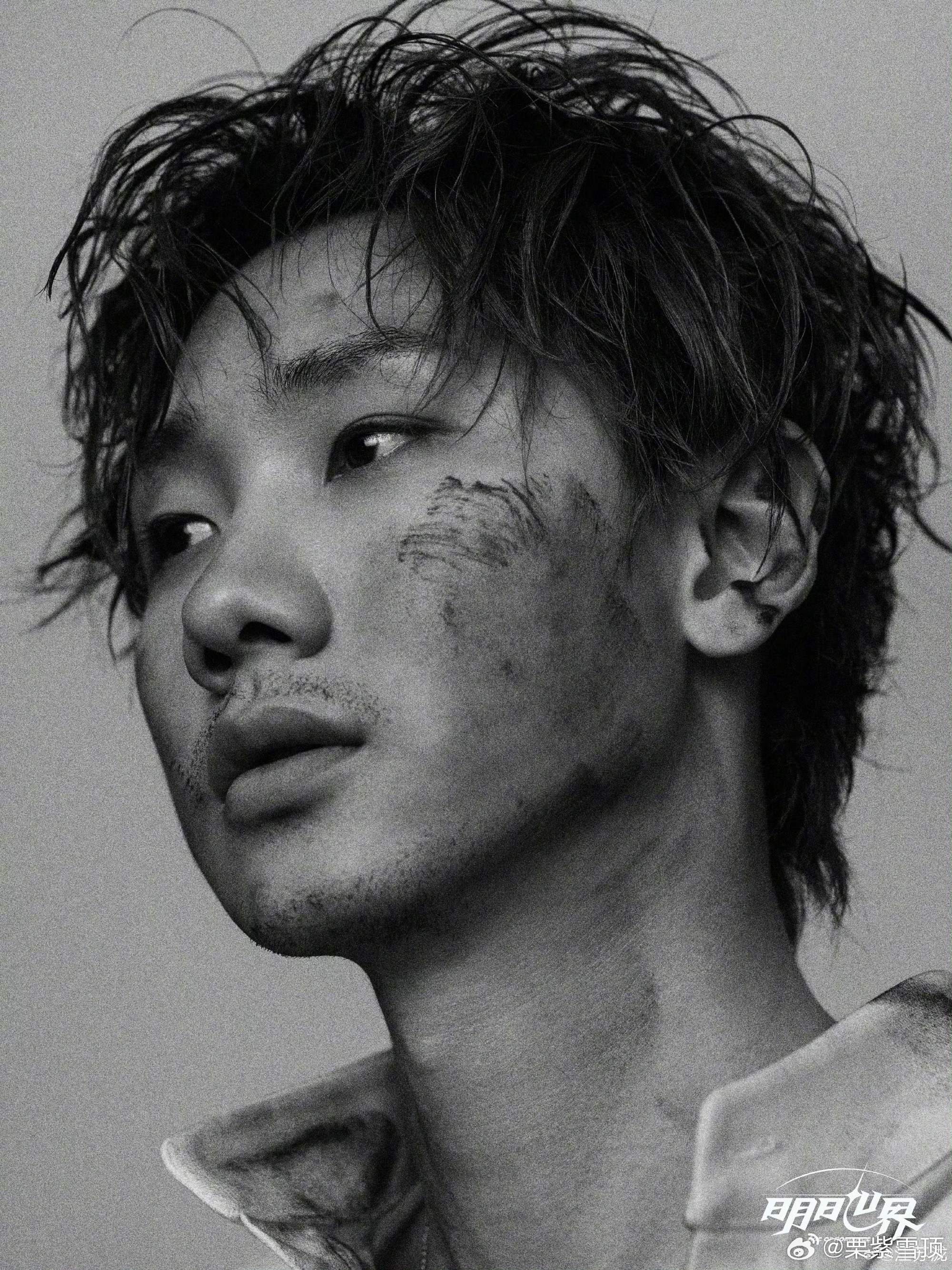 汪苏泷黑白战损九宫格 这还是我认识的那个五颜六色的汪苏泷吗？褪去所有色彩，黑白战