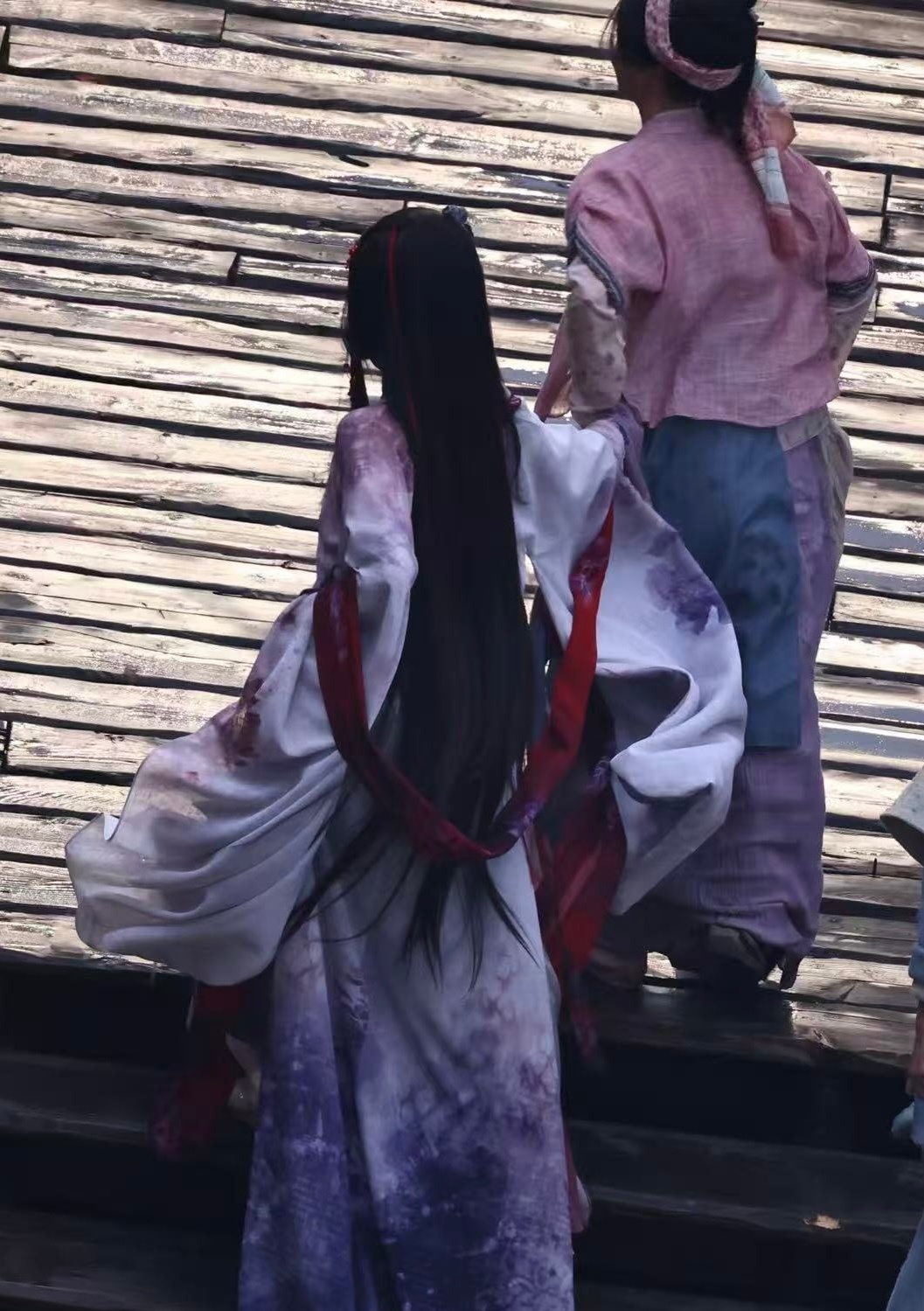 好想看这张视频…跑起来肯定很好看… 虞书欣穿戏服聚会