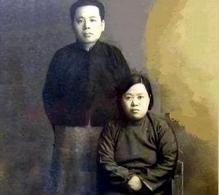 1914年，年轻作家张恨水被迫结婚，洞房花烛夜，张恨水一边嫌弃妻子貌丑，一边与妻
