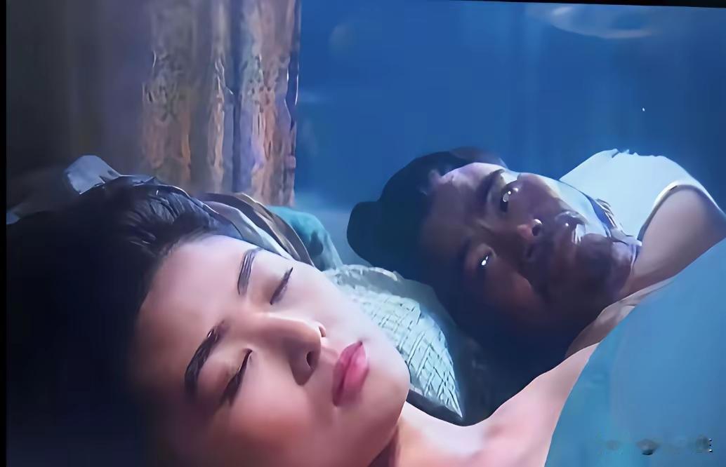 你说一个貌美如花的女子旁边睡了个又矮又胖又丑又无能的男人，内心是多么的崩溃啊！潘