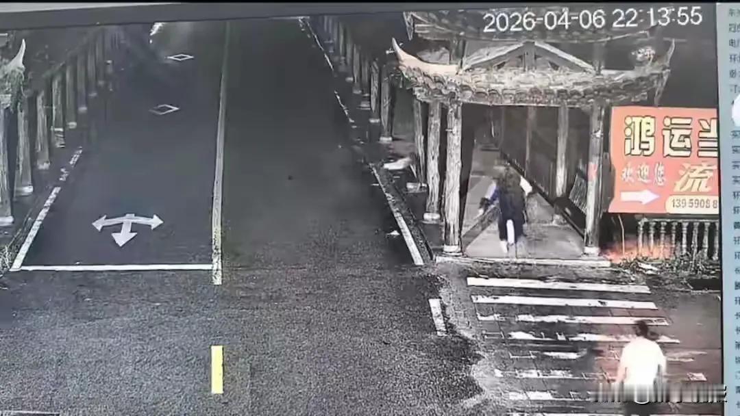 福建45岁女子驾车坠河5人遇难：父亲路边目睹女儿坠河，家属发声澄清驾龄

4月6