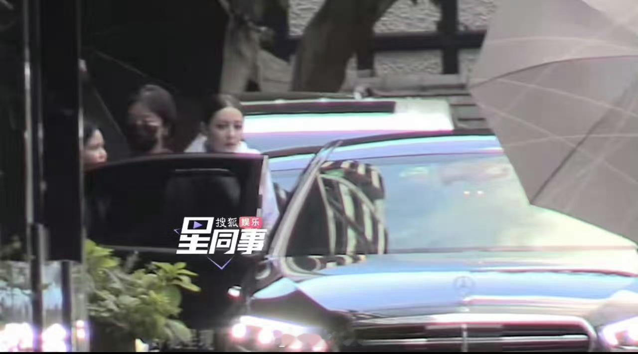 迪丽热巴高雯既视感迪丽热巴一出场就知道女神来了，热巴今日份的活动造型出炉，贴头皮