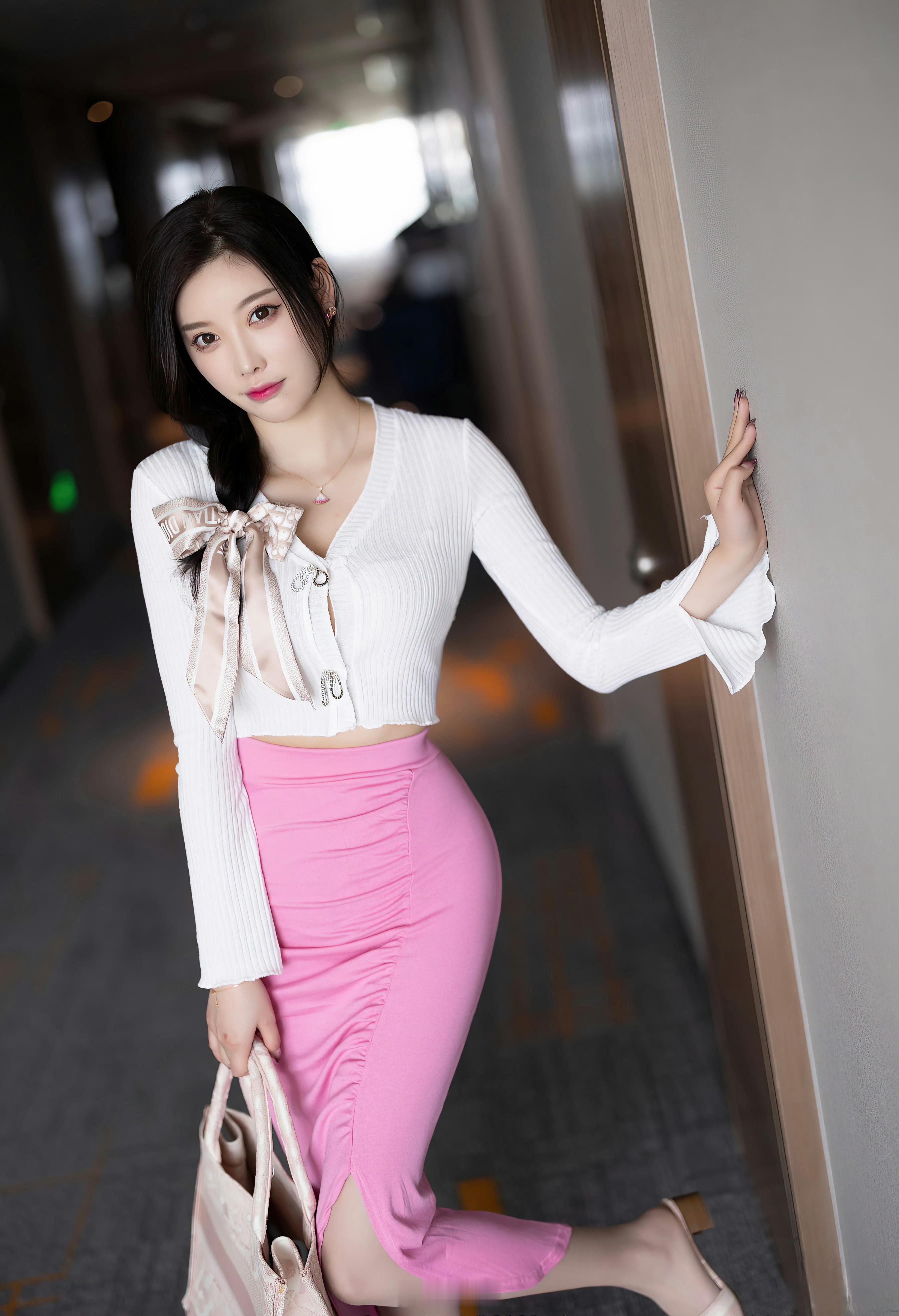 好看的粉色+白色穿搭 ​​​