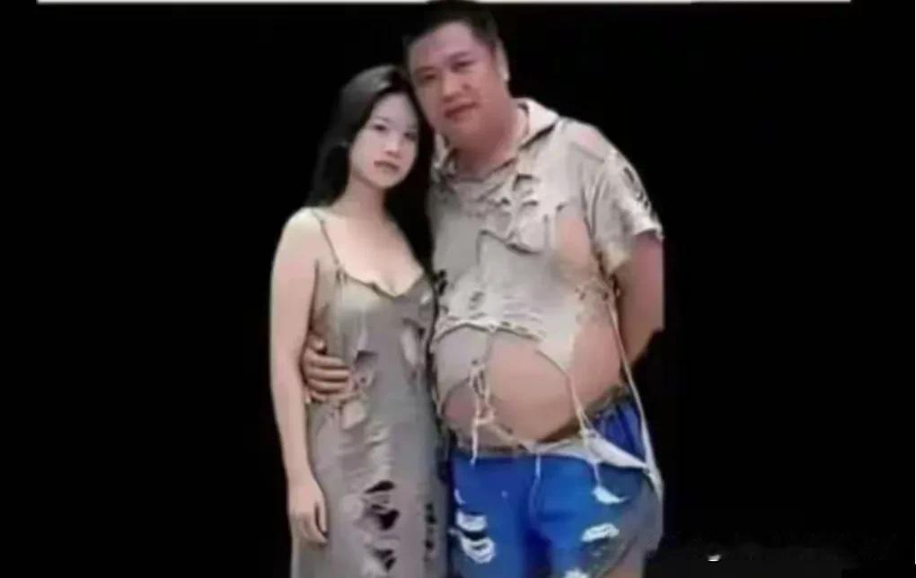 以前遇到穿这样衣服的人，一定是乞丐。现在再遇到穿这样衣服的人那一定是大款。这衣服